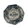Dark Side Glass Ashtray von RAW: Ein stilvoller und düsterer Glasaschenbecher mit hochwertigem Design.
